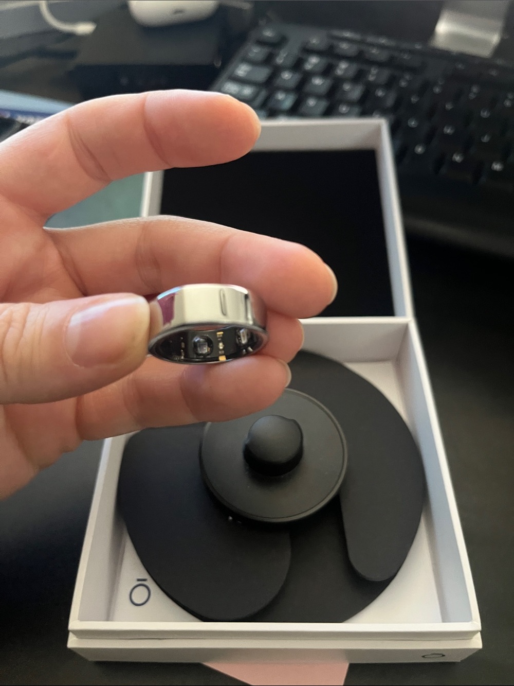 Oura Ring Gen3 Heritage Silver Smart Ring — Size 9 - Picture 4 of 6
